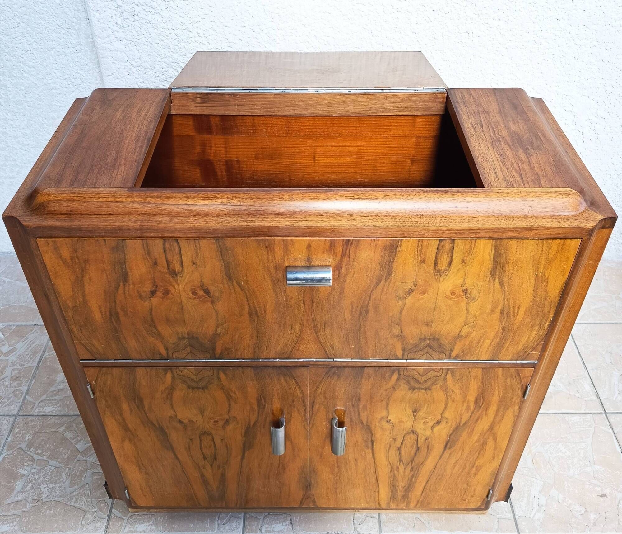 Art Deco walnut burl bar
