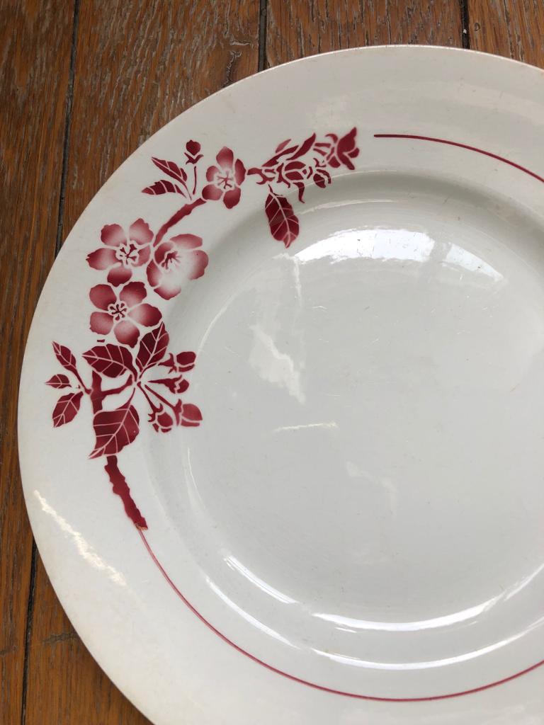 Vintage serving dish 40s, red rosehip flower pattern