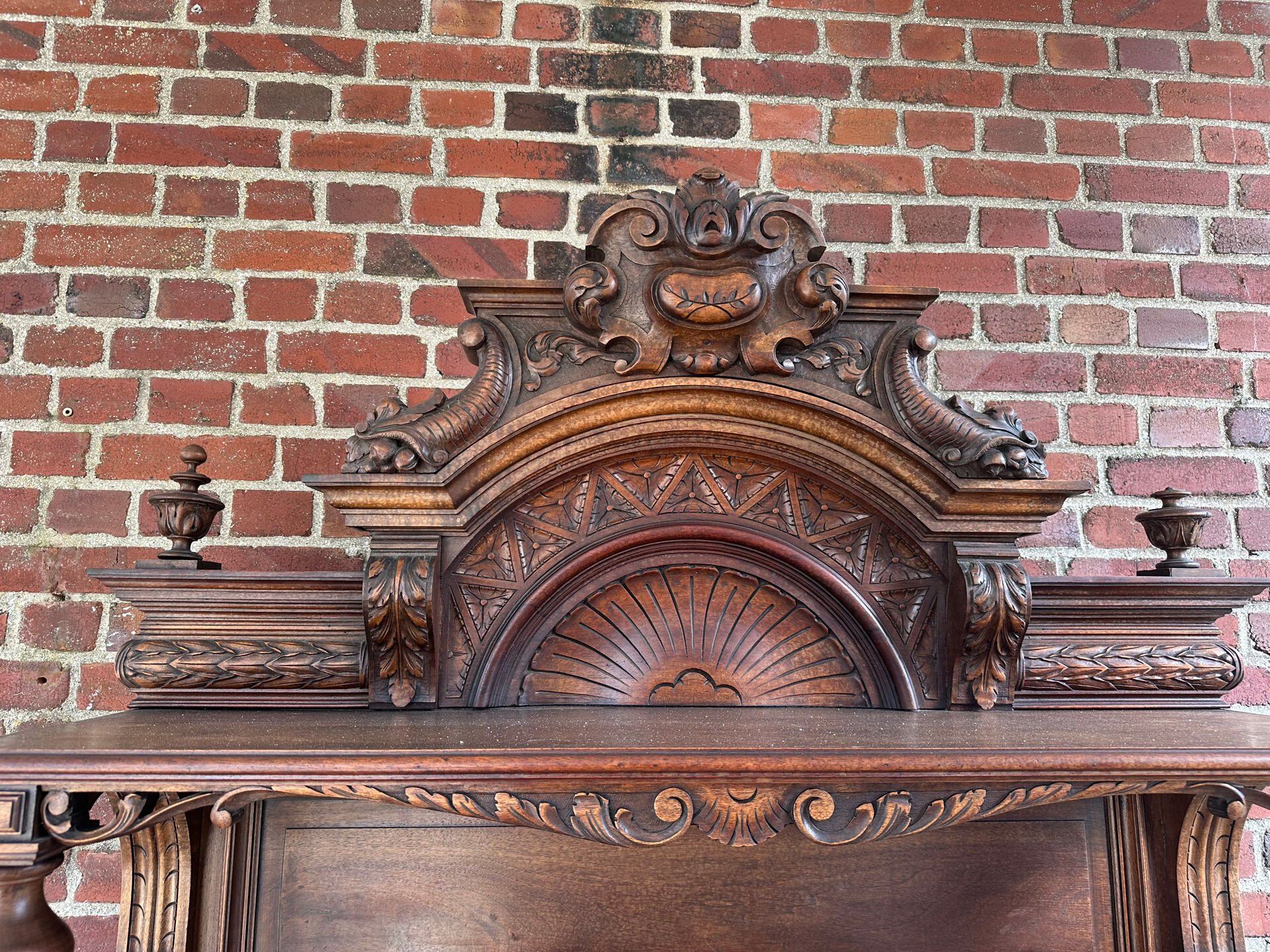 Desserte - Buffet ancien en noyer Henri II XIXeme