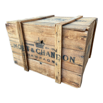 Old wooden box champagne Moet and chandon France