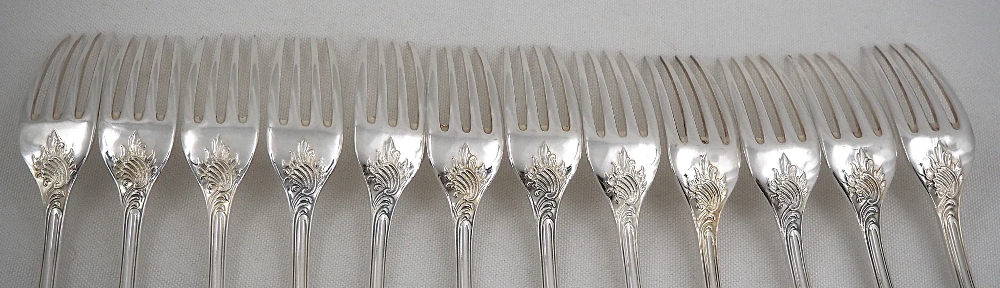 Christofle Marly, 12 silver-plated table forks, excellent condition.