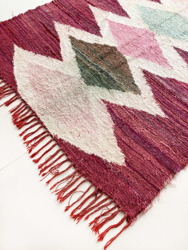 Tapis berbère Kilim Boucherouite rose à losanges colorés 306x171cm