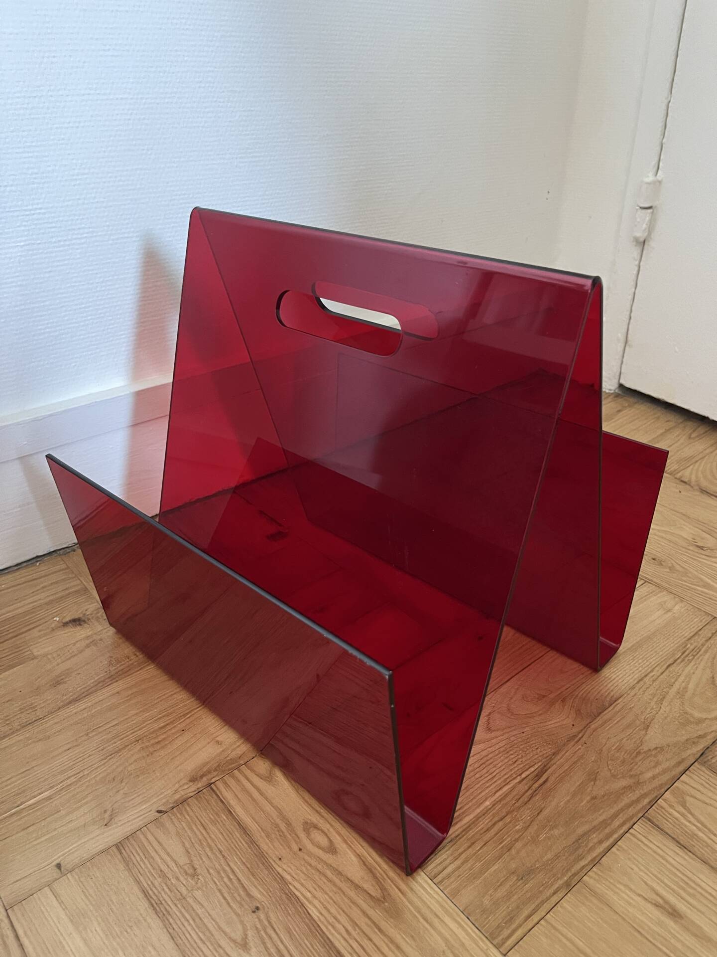 Acrylic magazine rack