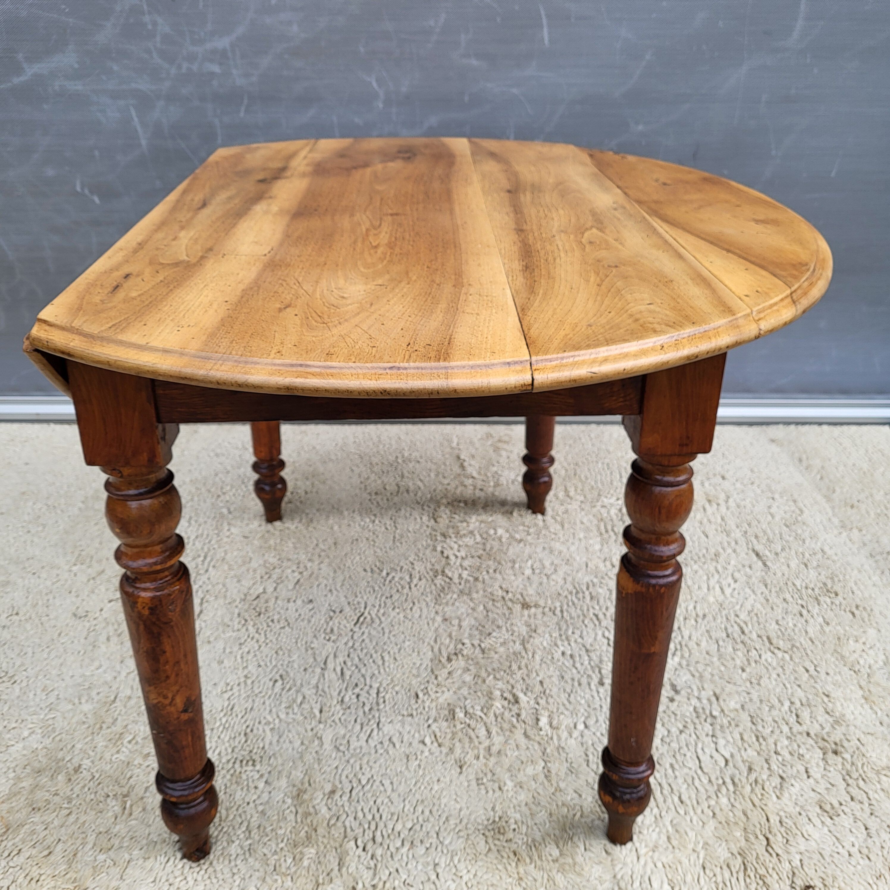 Table XIXth in Elm and Cherry: The Louis-Philippe Elegance