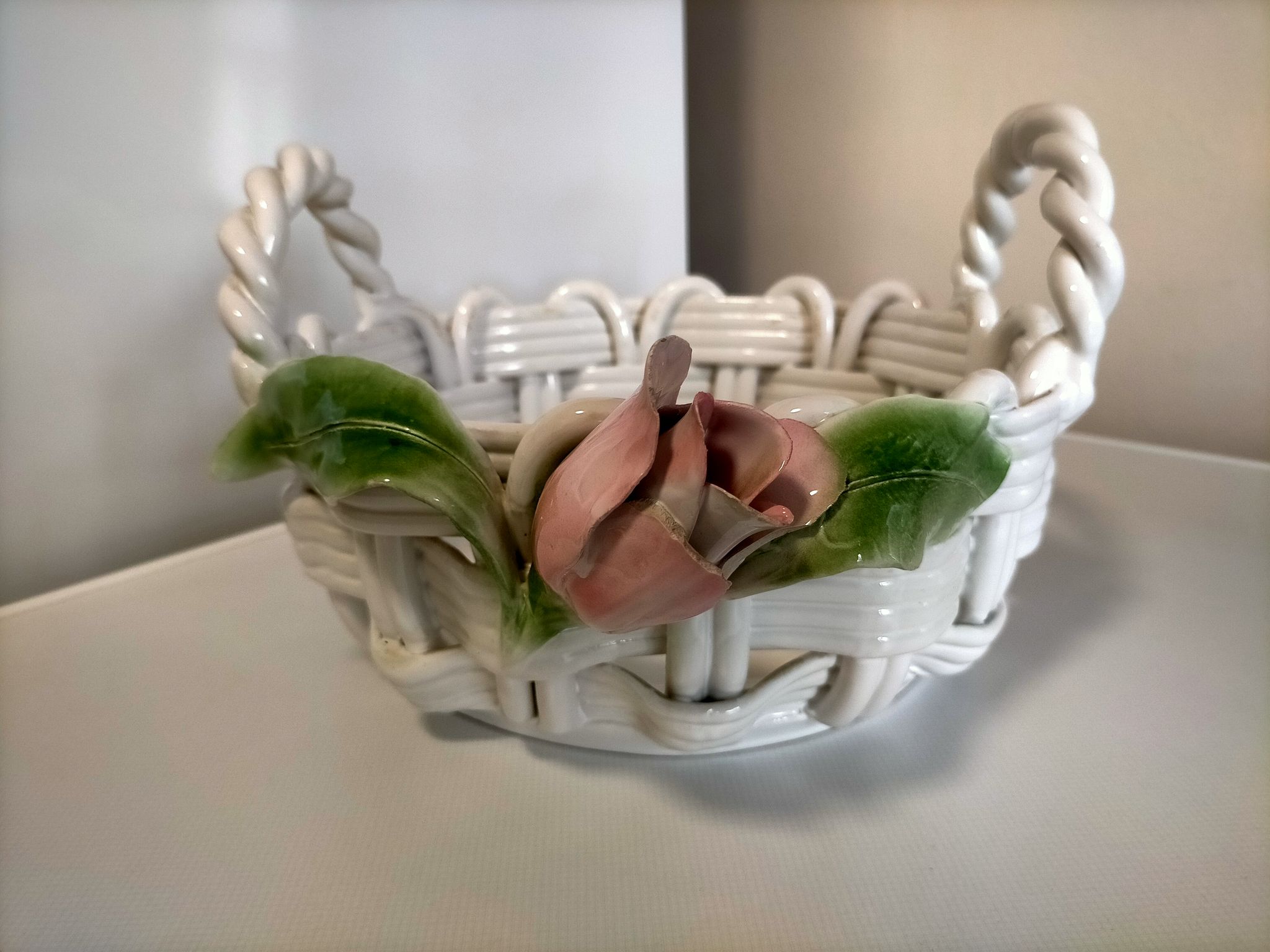 Plat en céramique tressée