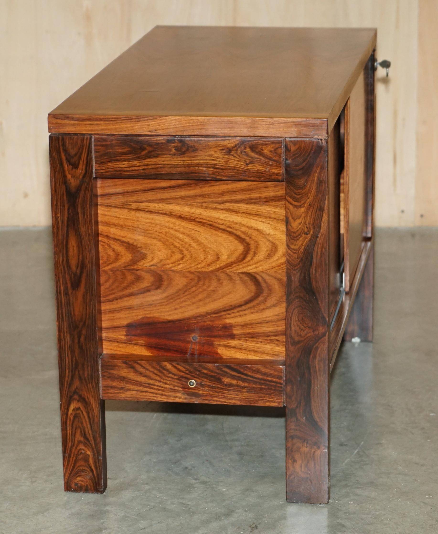 Paire de buffets en Bois Brésilien, Style Milieu du Siècle