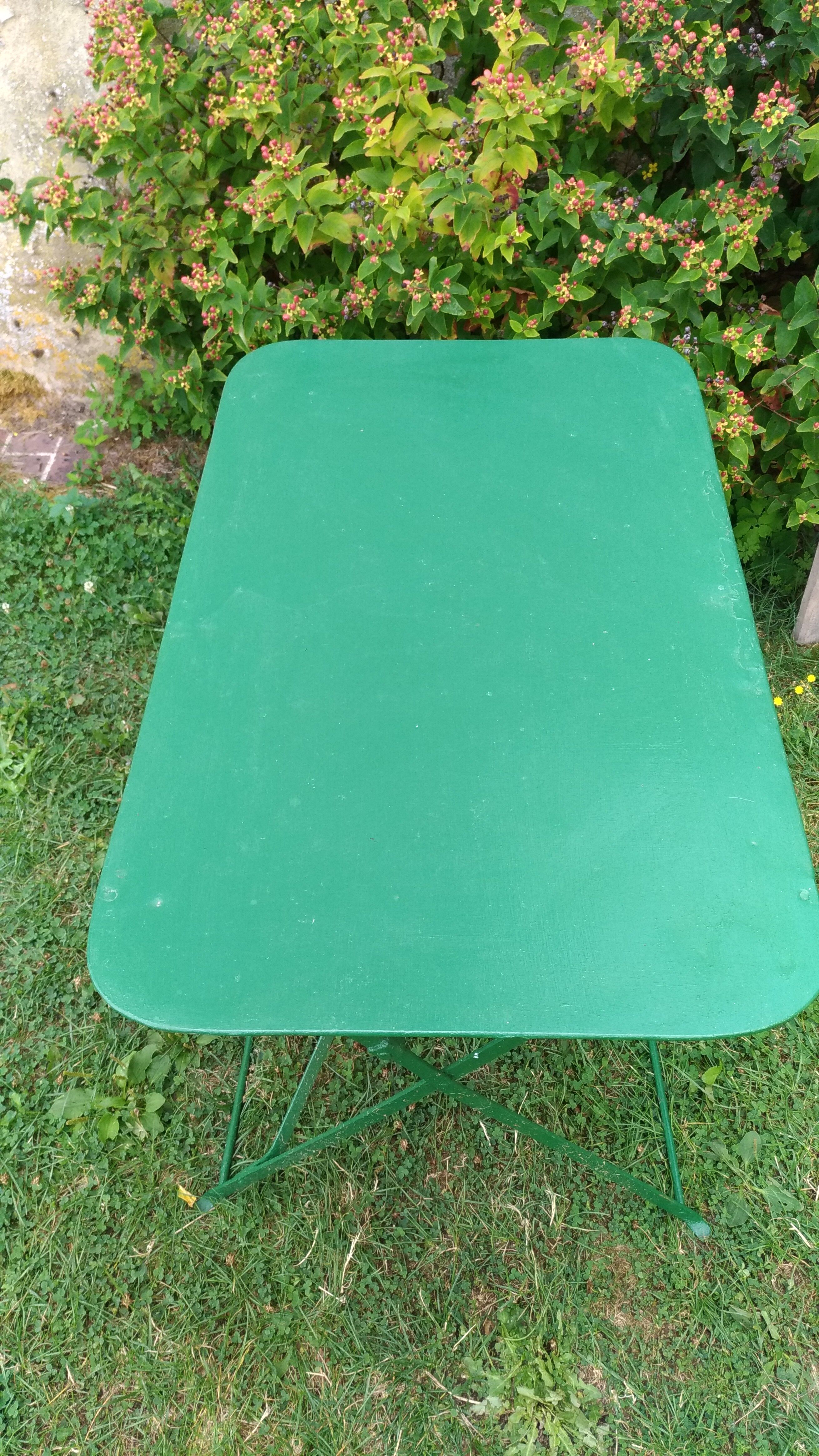 Folding rectangular garden table iron