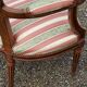 Paire de fauteuils cabriolets de style Louis XVI