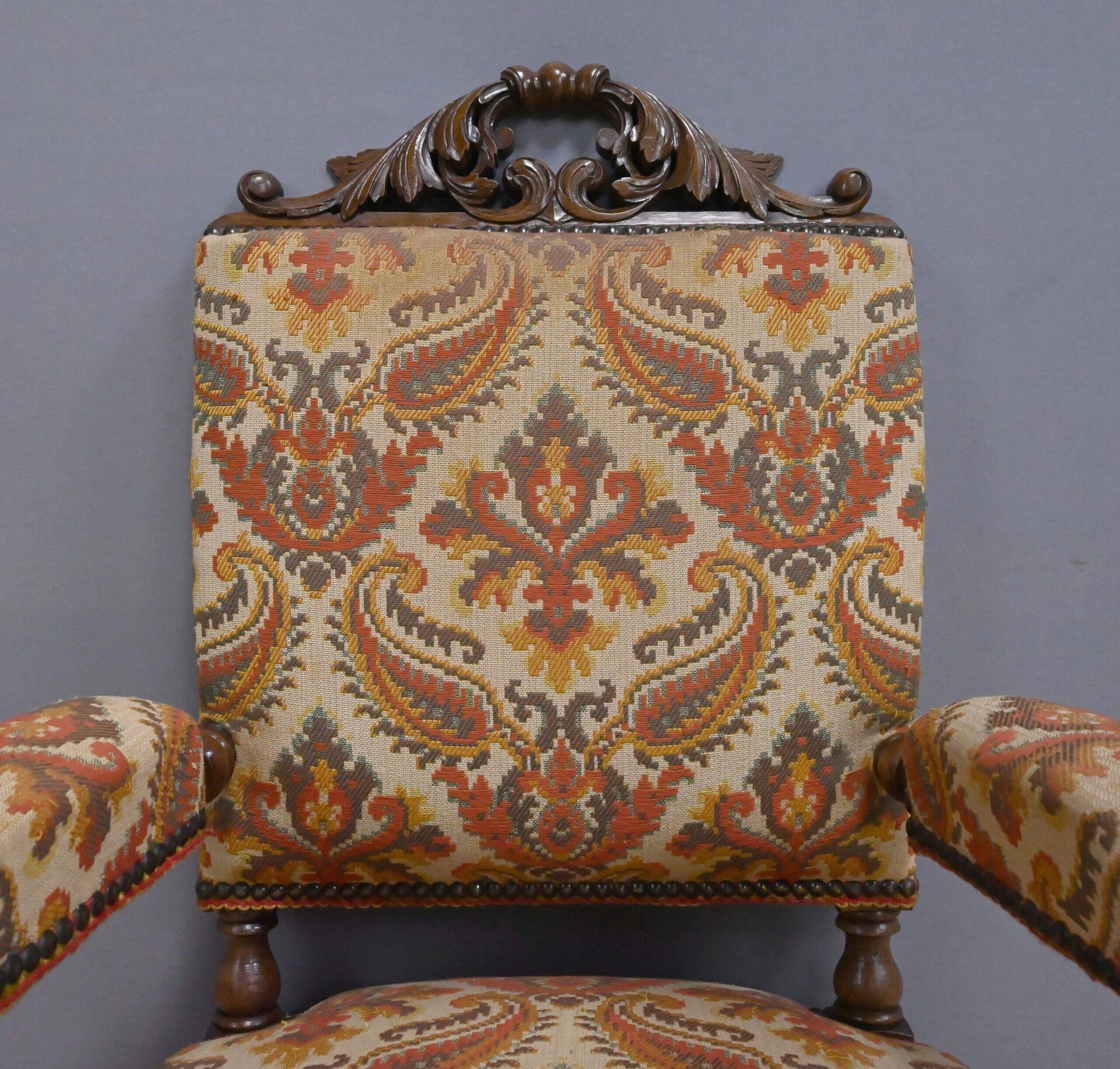 Ornamental armchair in oak, Louis XIII style – Early 20th century