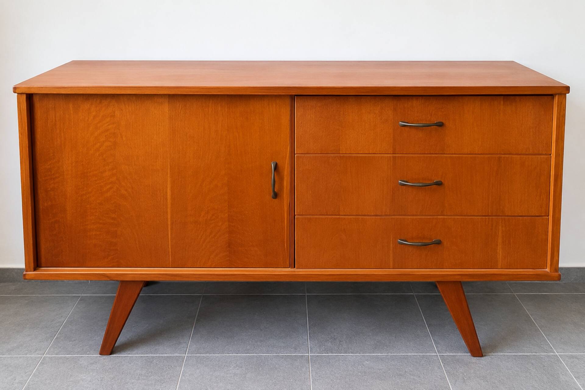 1950s/60s vintage wooden sideboard – splayed legs