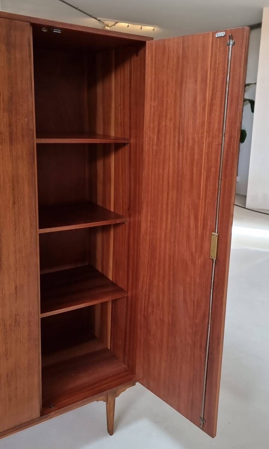 Armoire du milieu du siècle