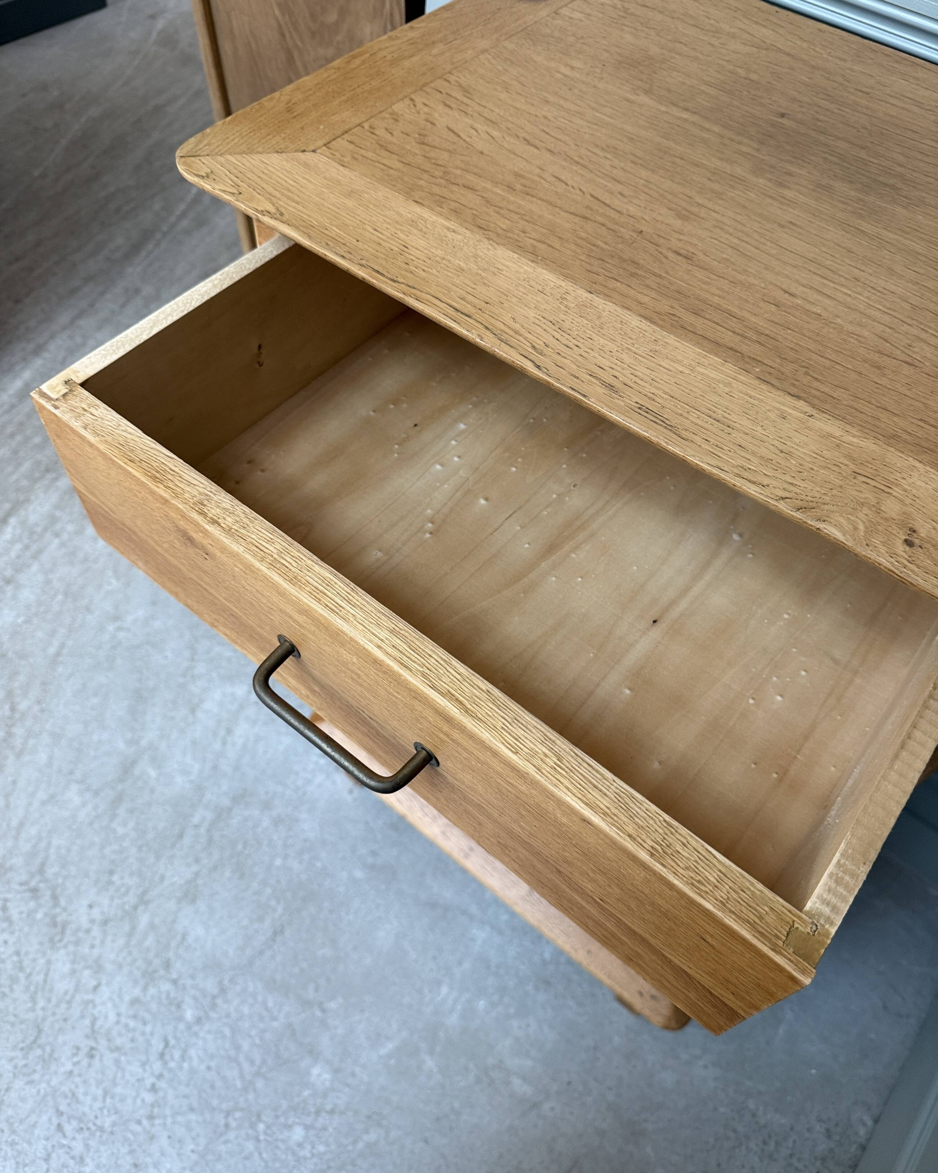 Petite commode vintage en chêne (restaurée)