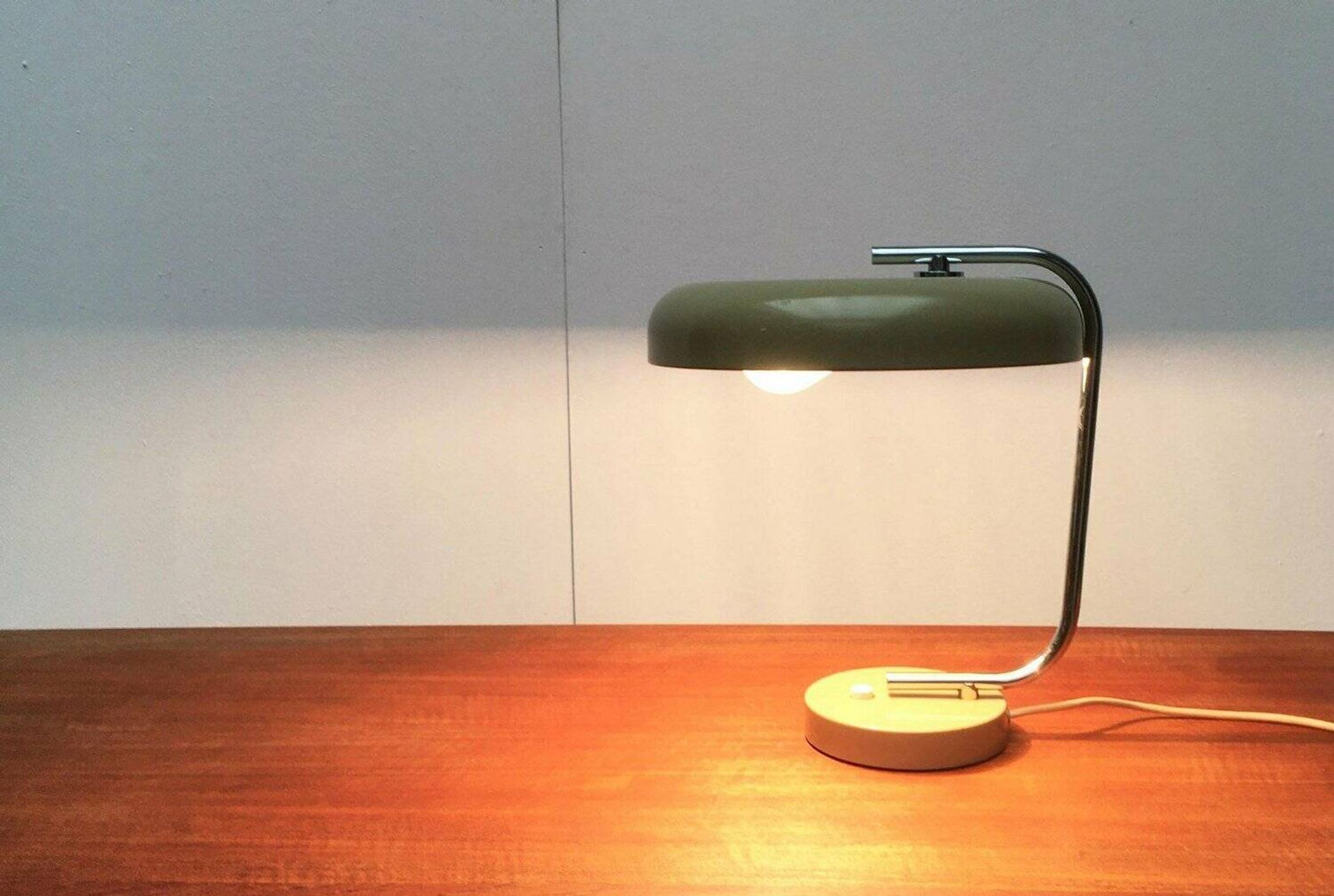 Minimalist German table lamp from the mid-century space age by Hustadt Leuchten, 1960s.