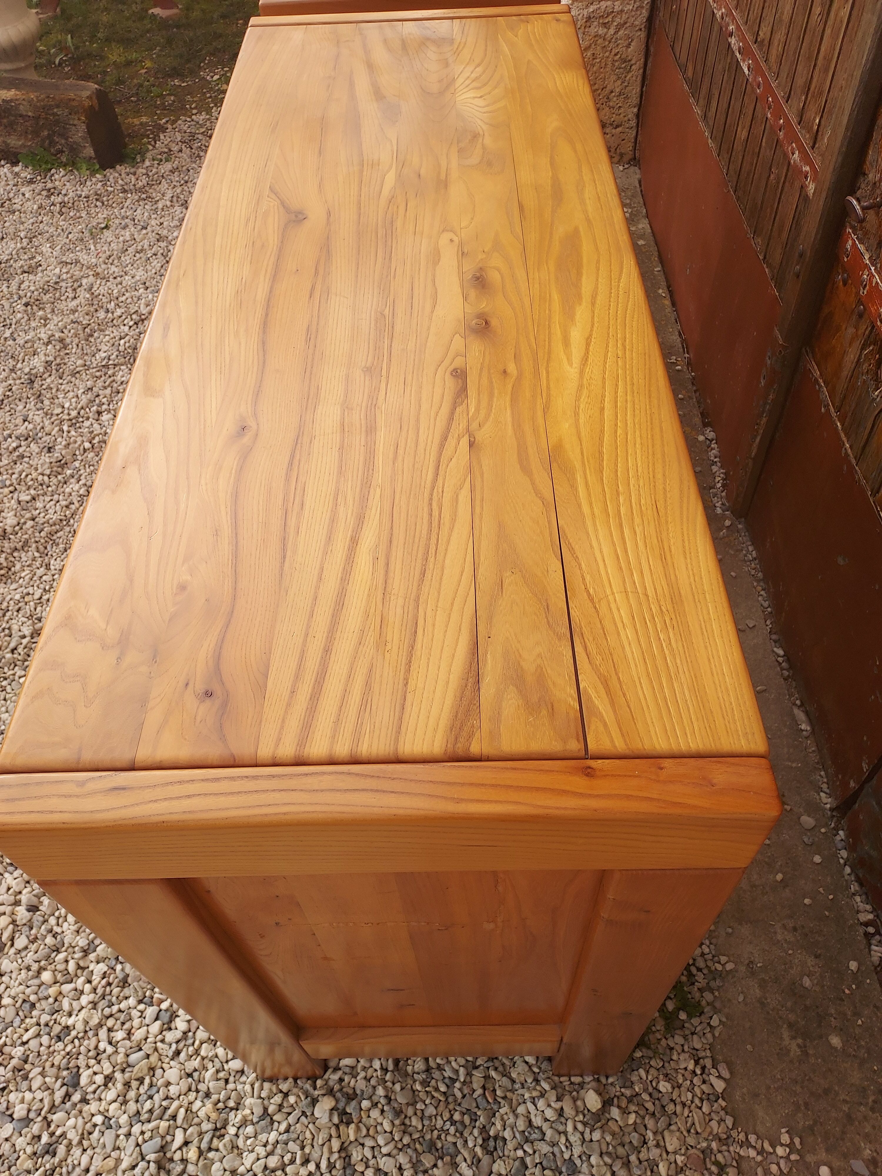 Enfilade in 2 parts house regain