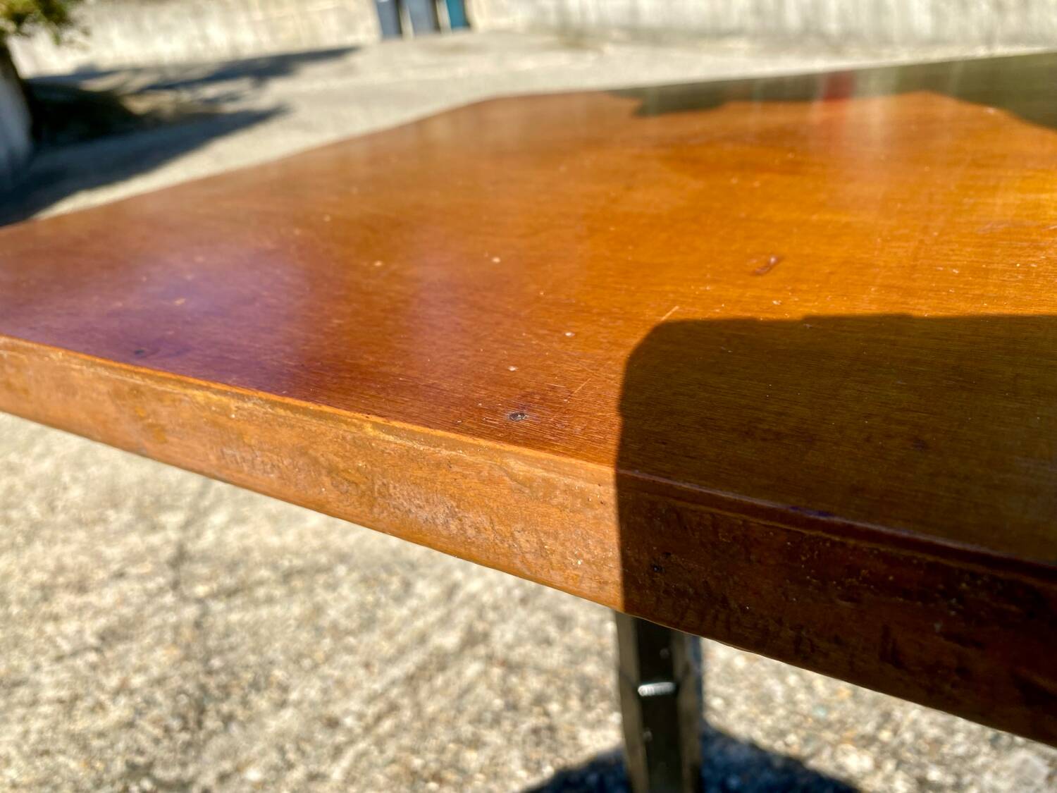 Bistro table in cast iron