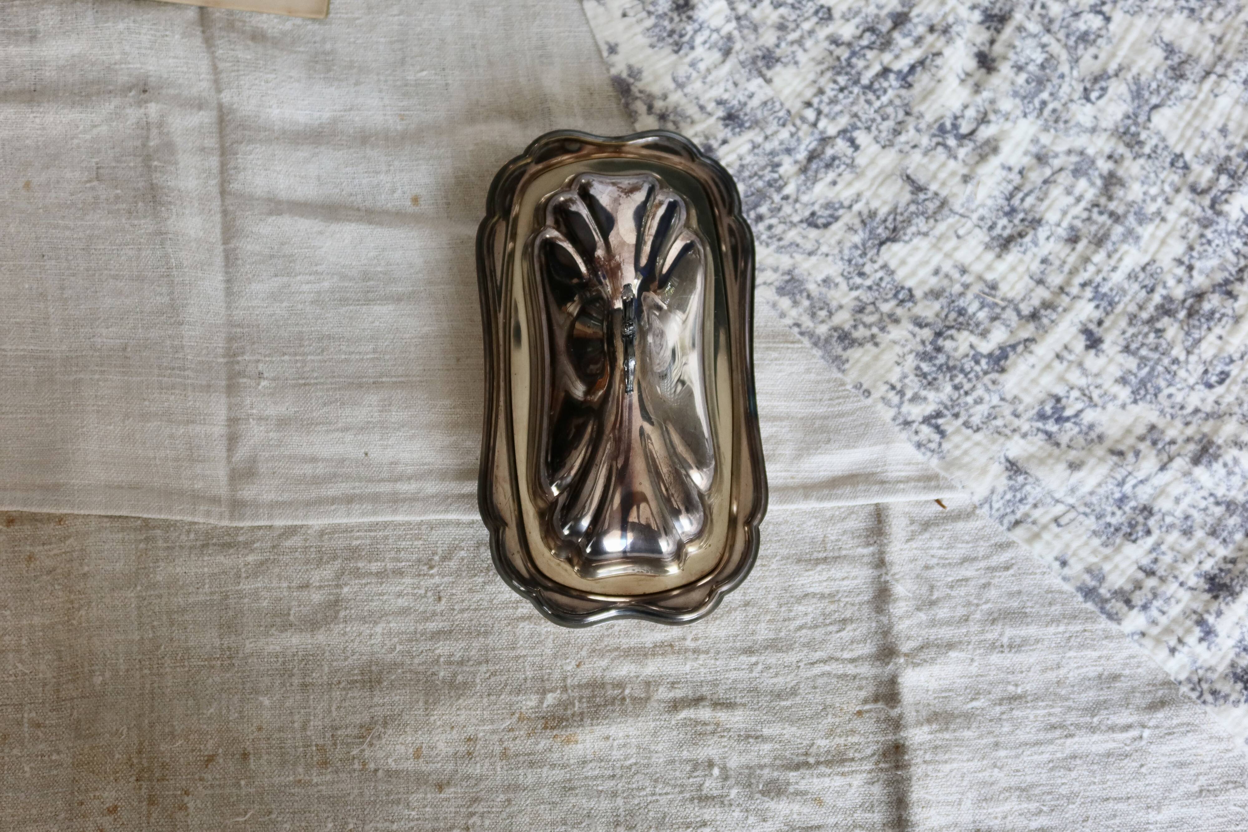 Vintage silver-plated butter dish in rococo style - Glass compartment - Knife