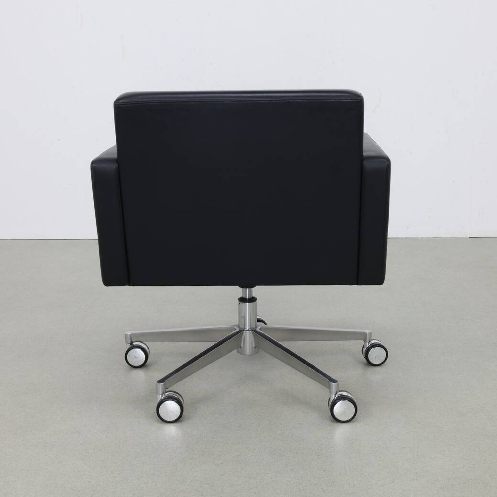 Lounge Chair Leather and Chrome by Poltrona Frau, 1990s