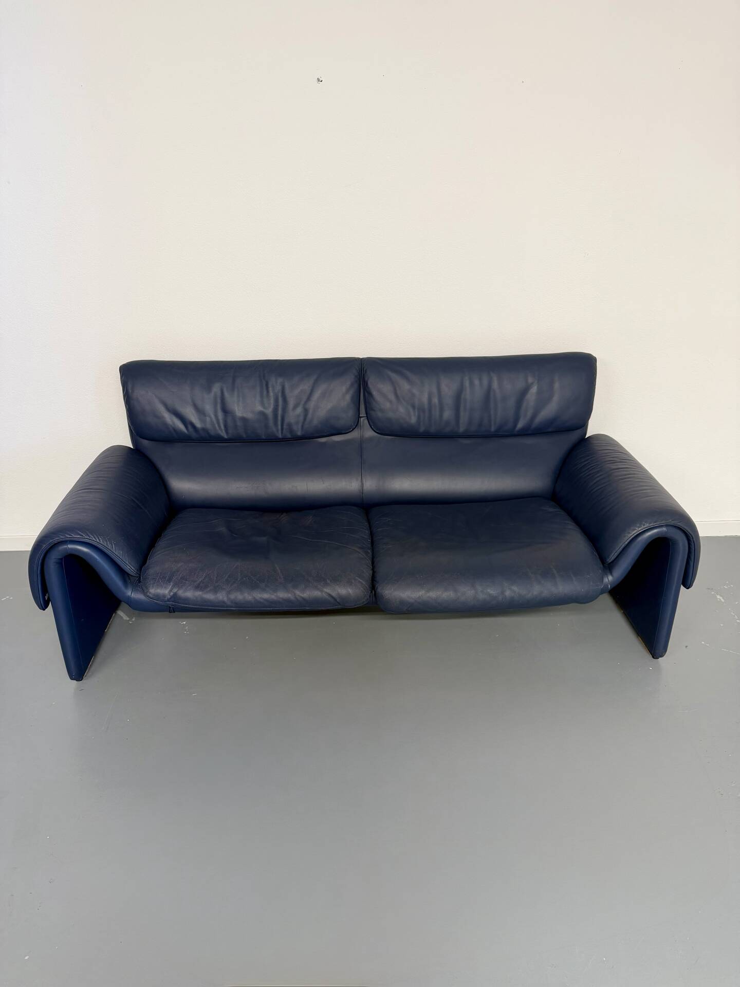 De Sede ds-2011 vintage leather sofa for 2/3 people, 1980s design.