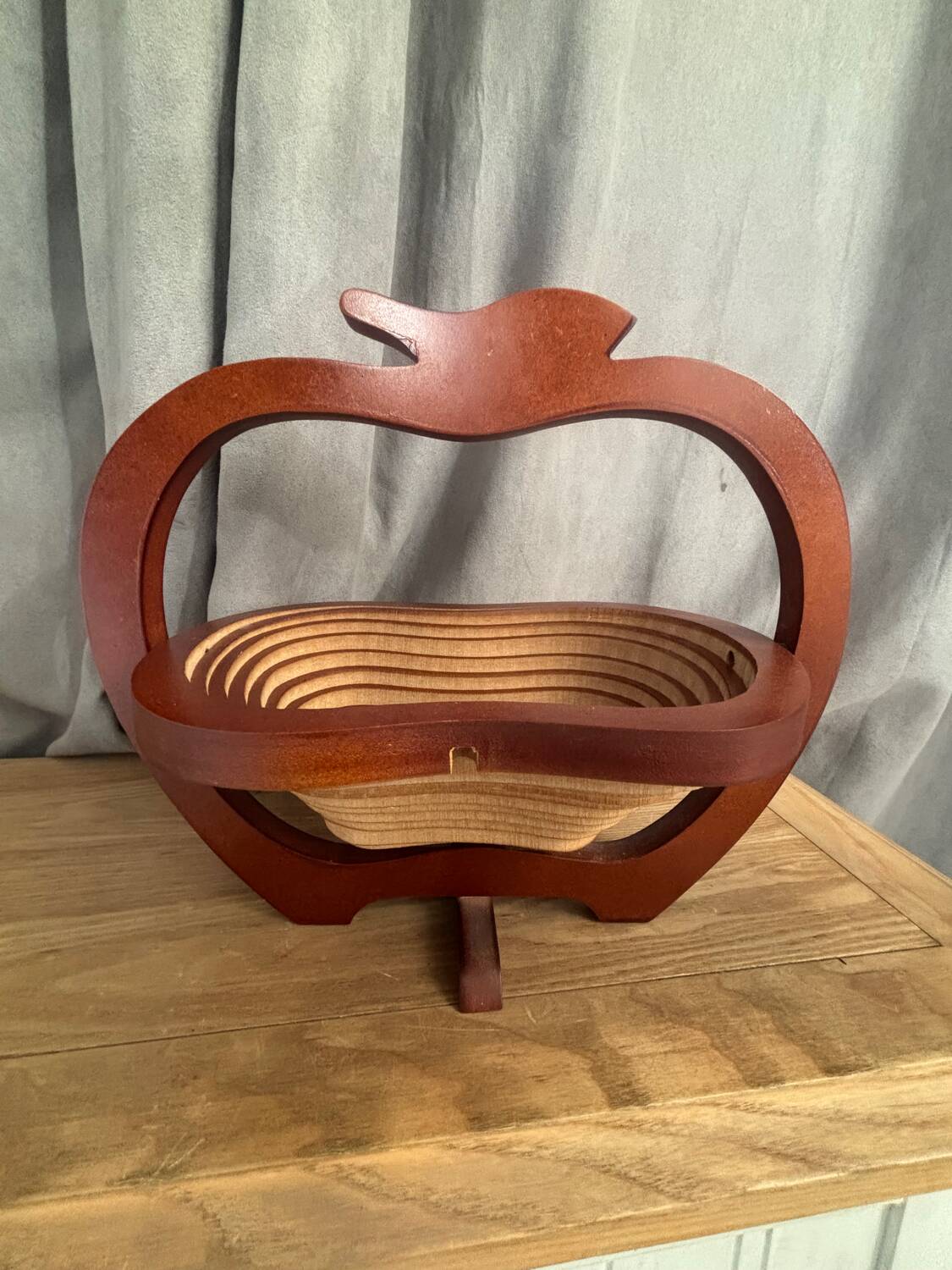 Vintage apple design fruit basket