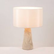 Lampe en pierre sculpté. Années 1970.