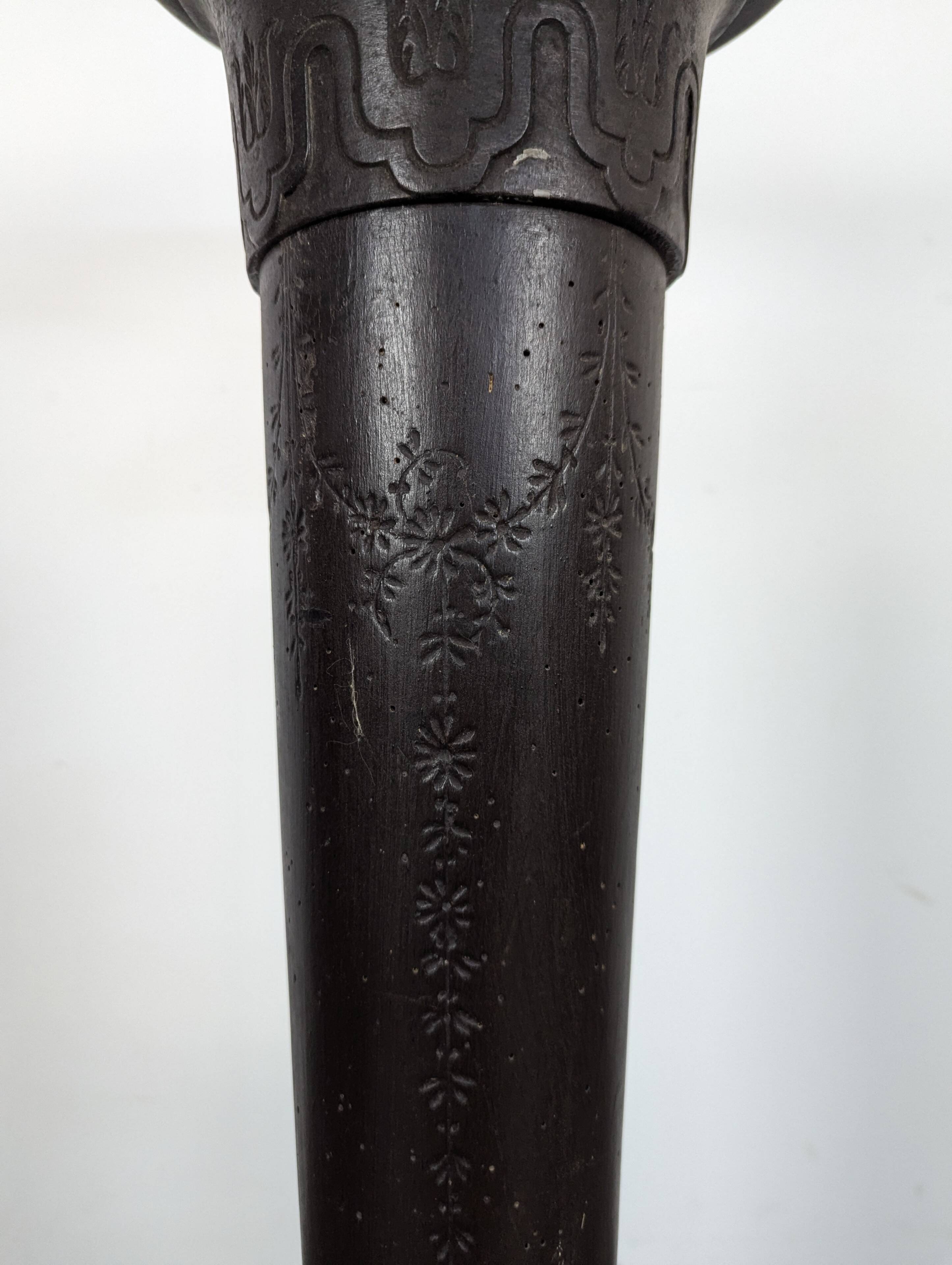 Presentation pedestal column