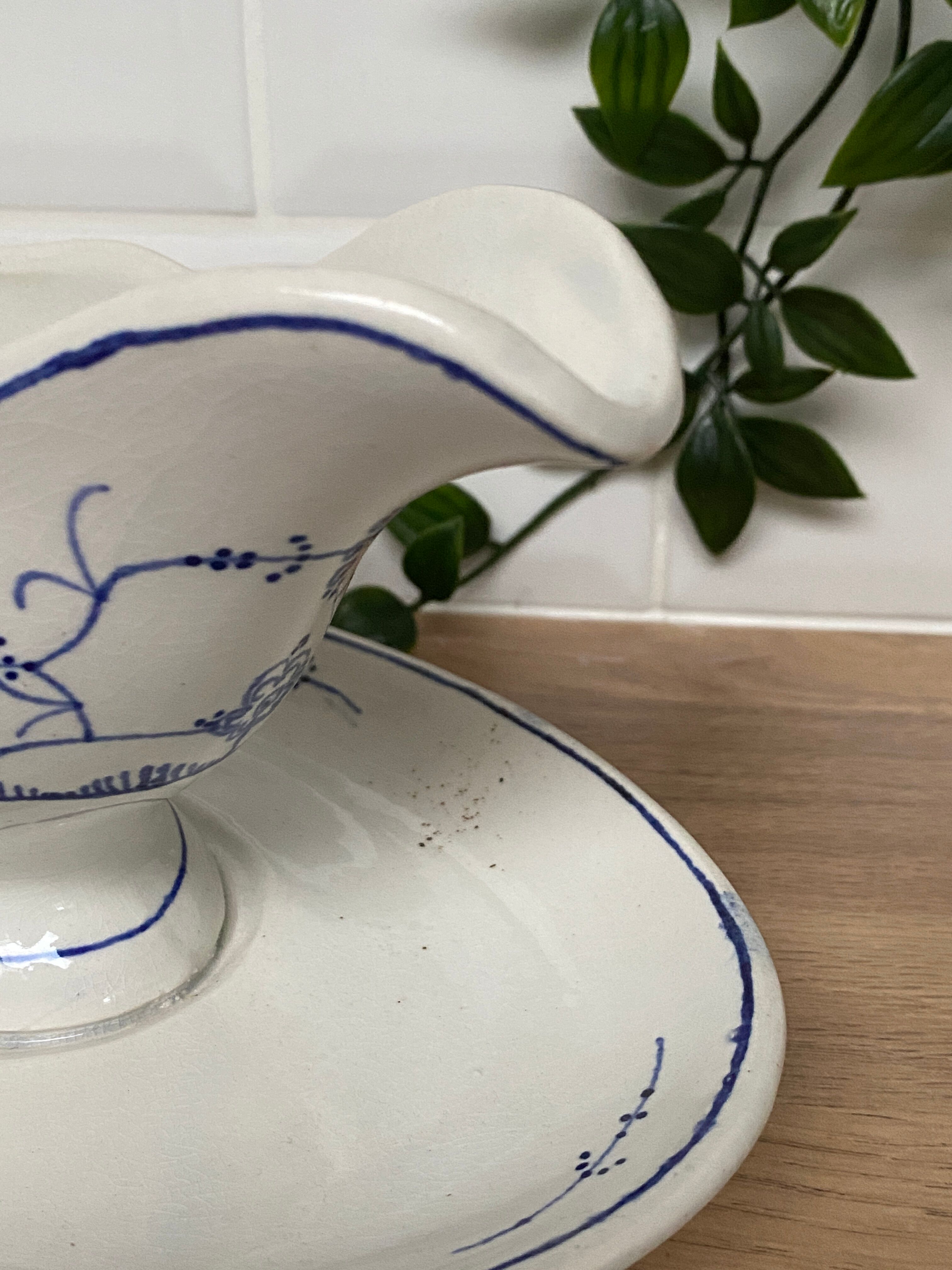 Sauce boat on dormant AMC Belgium