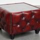 Fauteuil club Chesterfield et table d'appoint en cuir de vache rouge