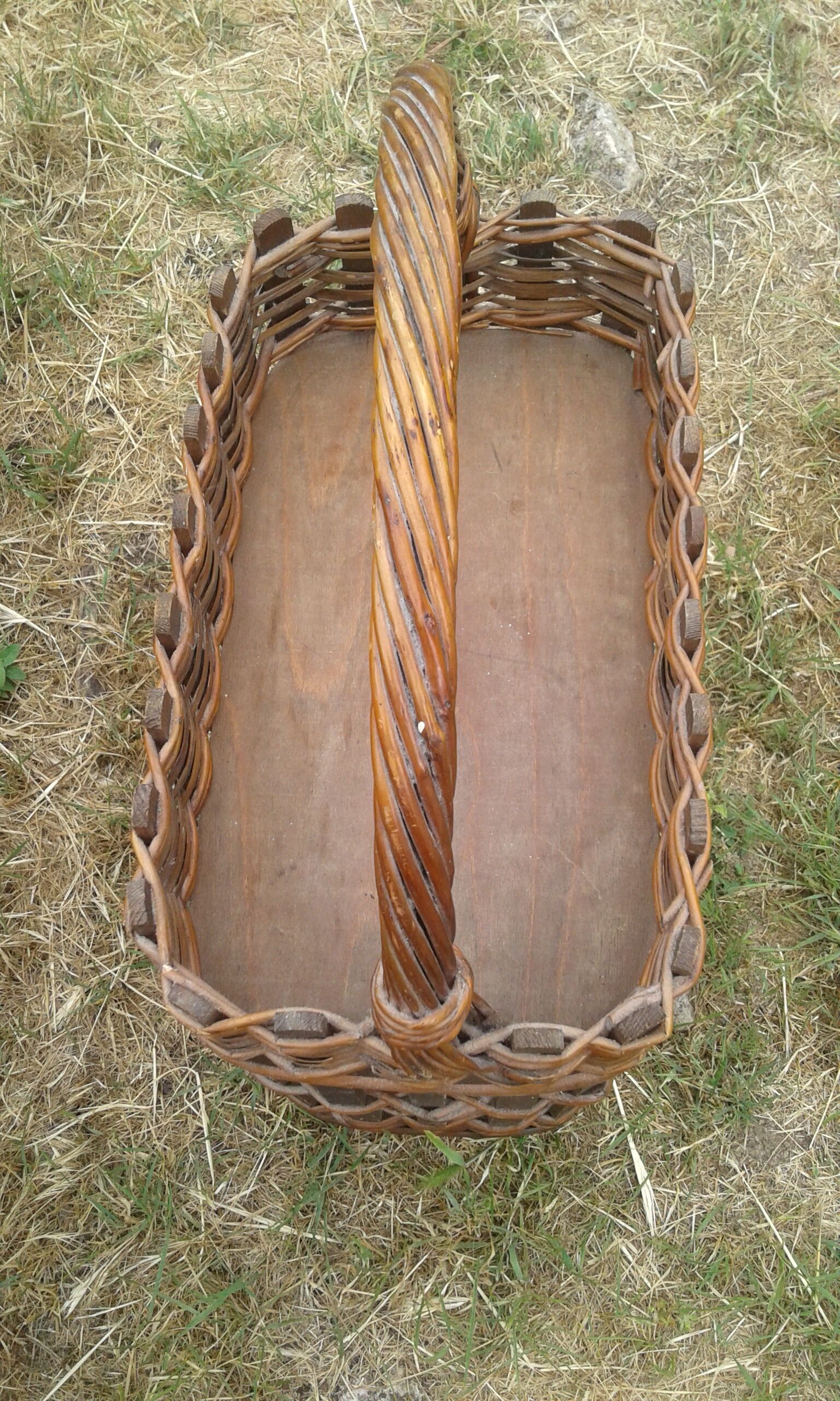 Rattan bottle bar with handle