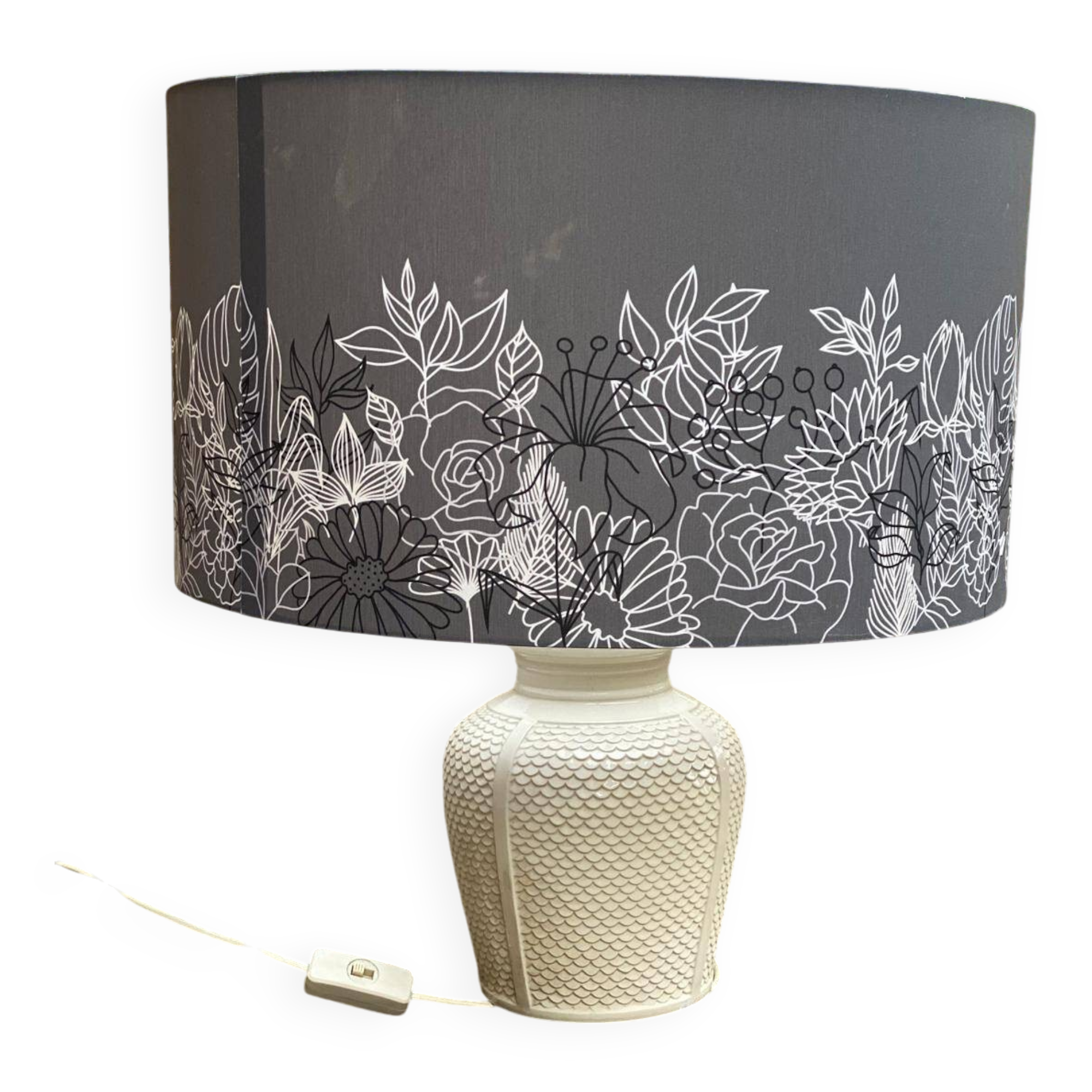 Italian lamp in white ceramic, known as bamboo with a crocodile effect