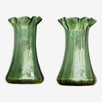 Paire de vases à collerettes, en verre soufflé