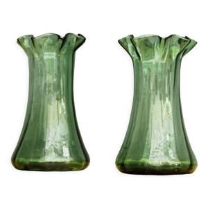 Paire de vases à collerettes,