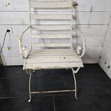 Ancien fauteuil de jardin en fer forgé et bois
