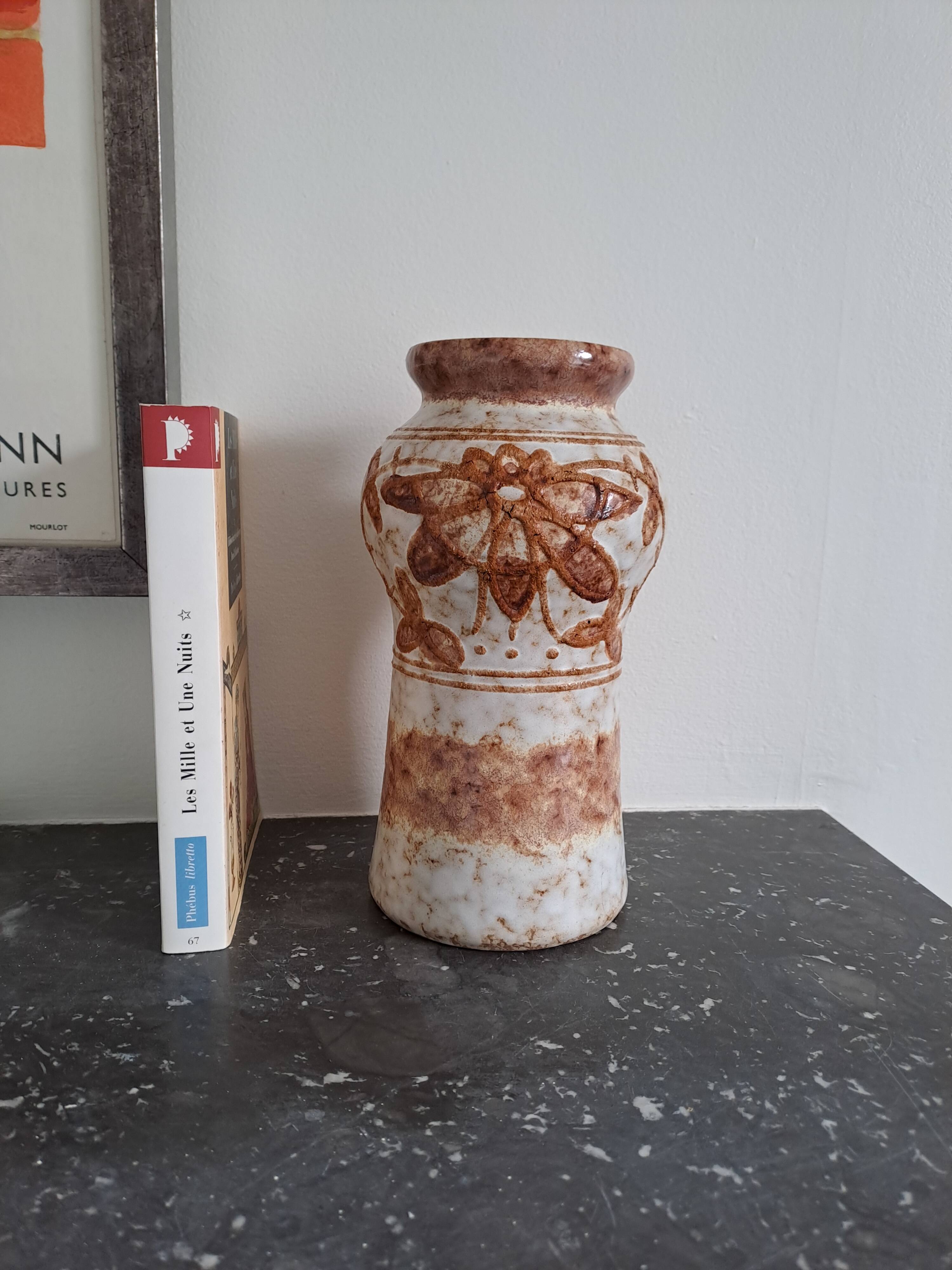 Strehla vase from the 1960s/70s (ex-East Germany). Relief decoration with a lava-like pattern.