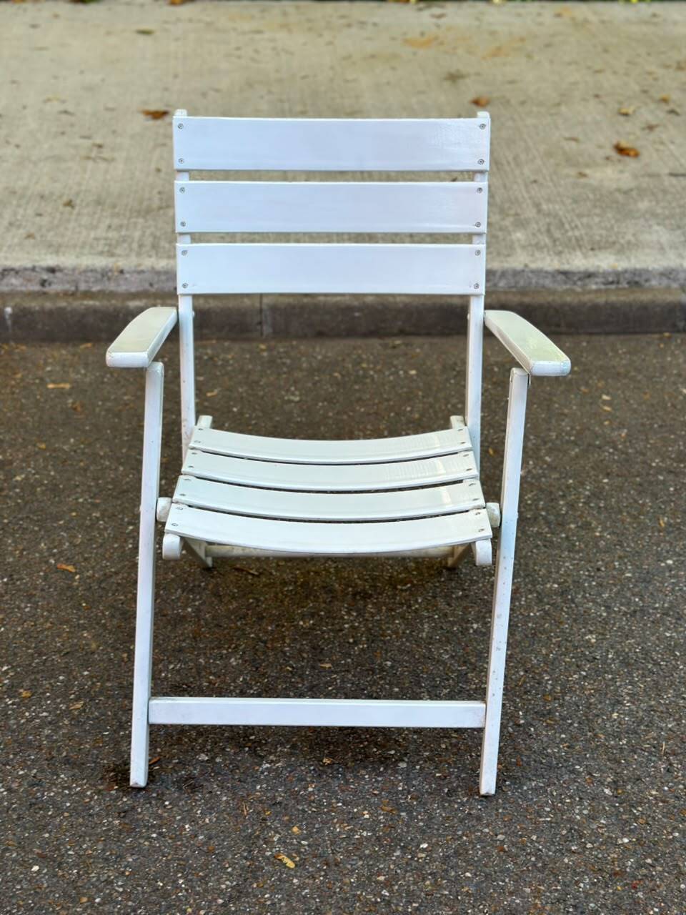 White folding garden armchair — Bistro style armchair