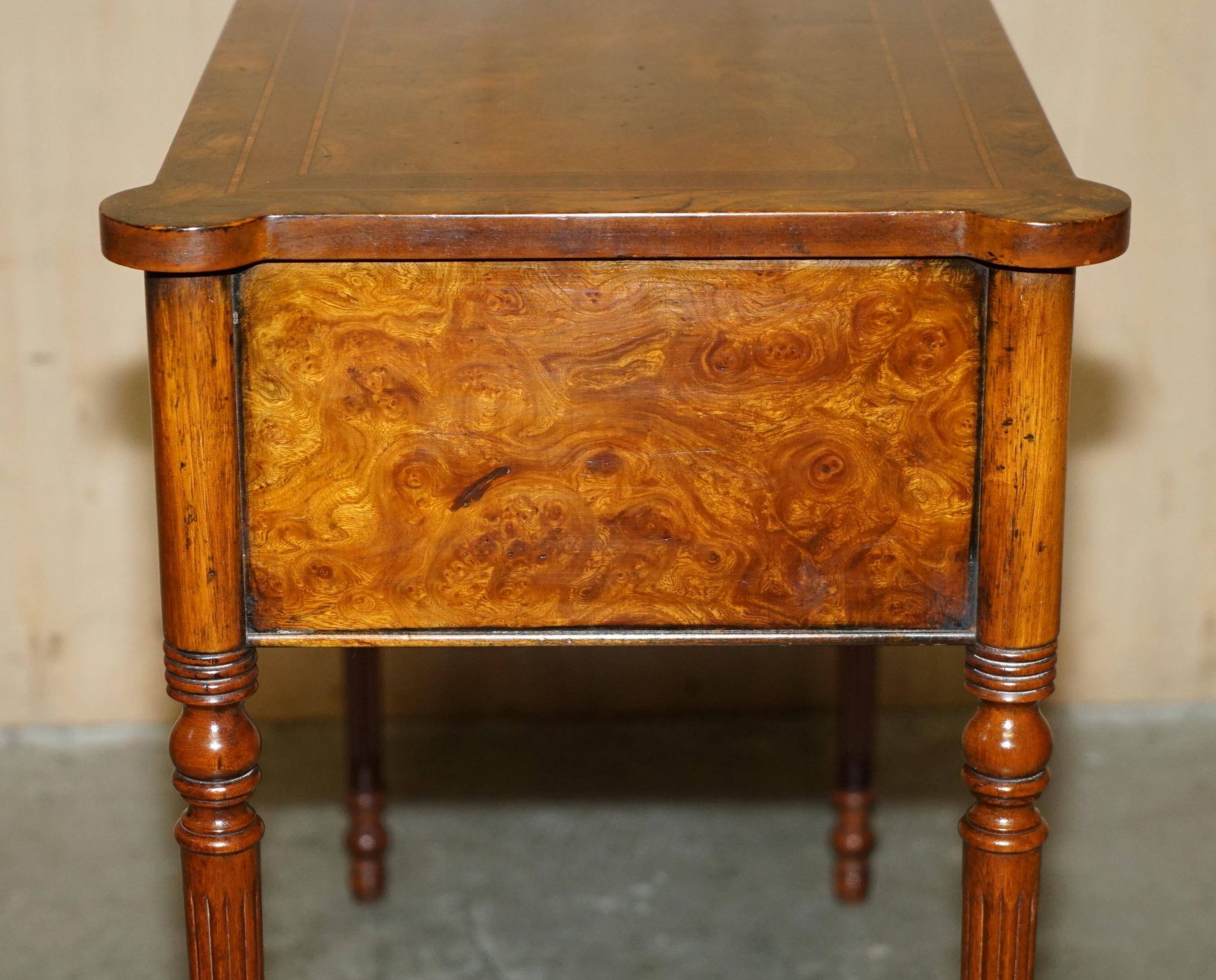 Console en Orme Burr & Bois Satiné restaurée, vers 1920