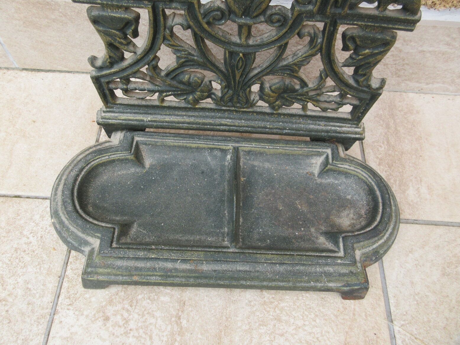 Cast iron umbrella holder