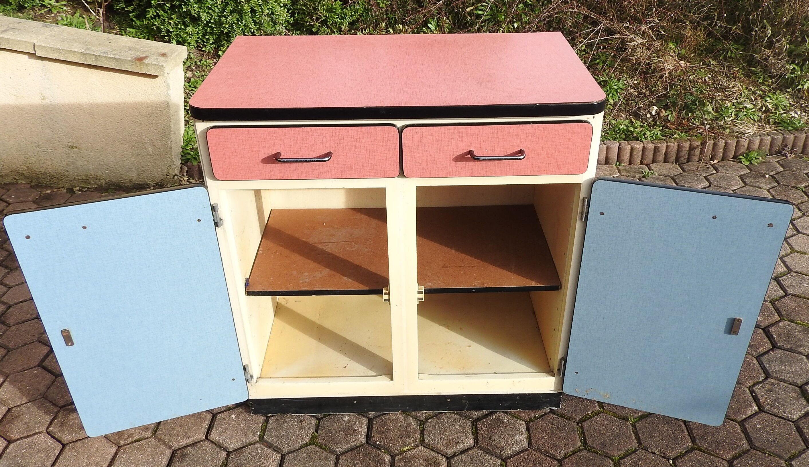 Sideboard in Formica red 2 doors 60 years