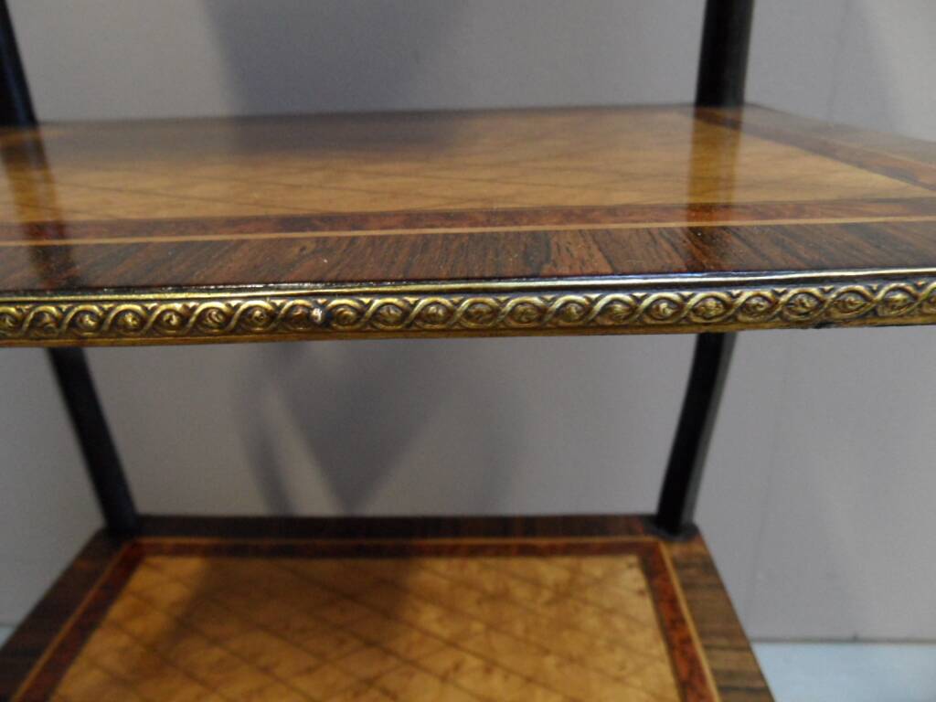 Table d'appoint antique Napoléon 3 avec marqueterie