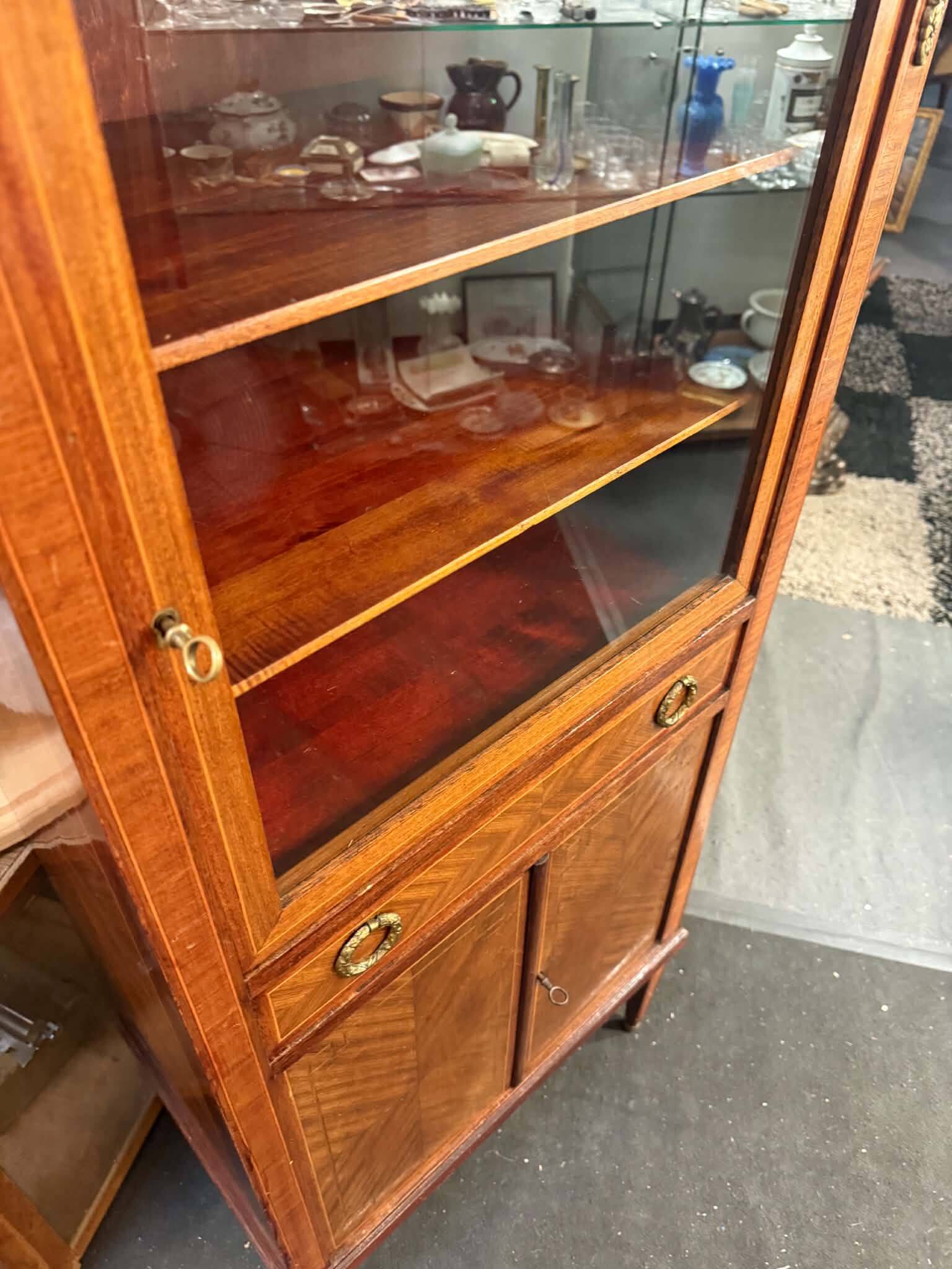 Vitrine Louis XVI marqueté