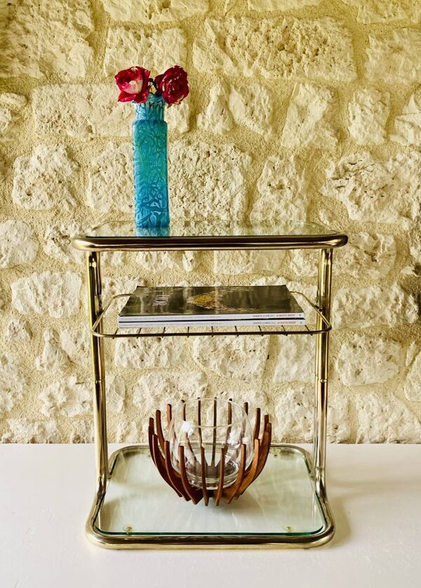 Table d'appoint en verre et laiton avec porte revues, circa 1970