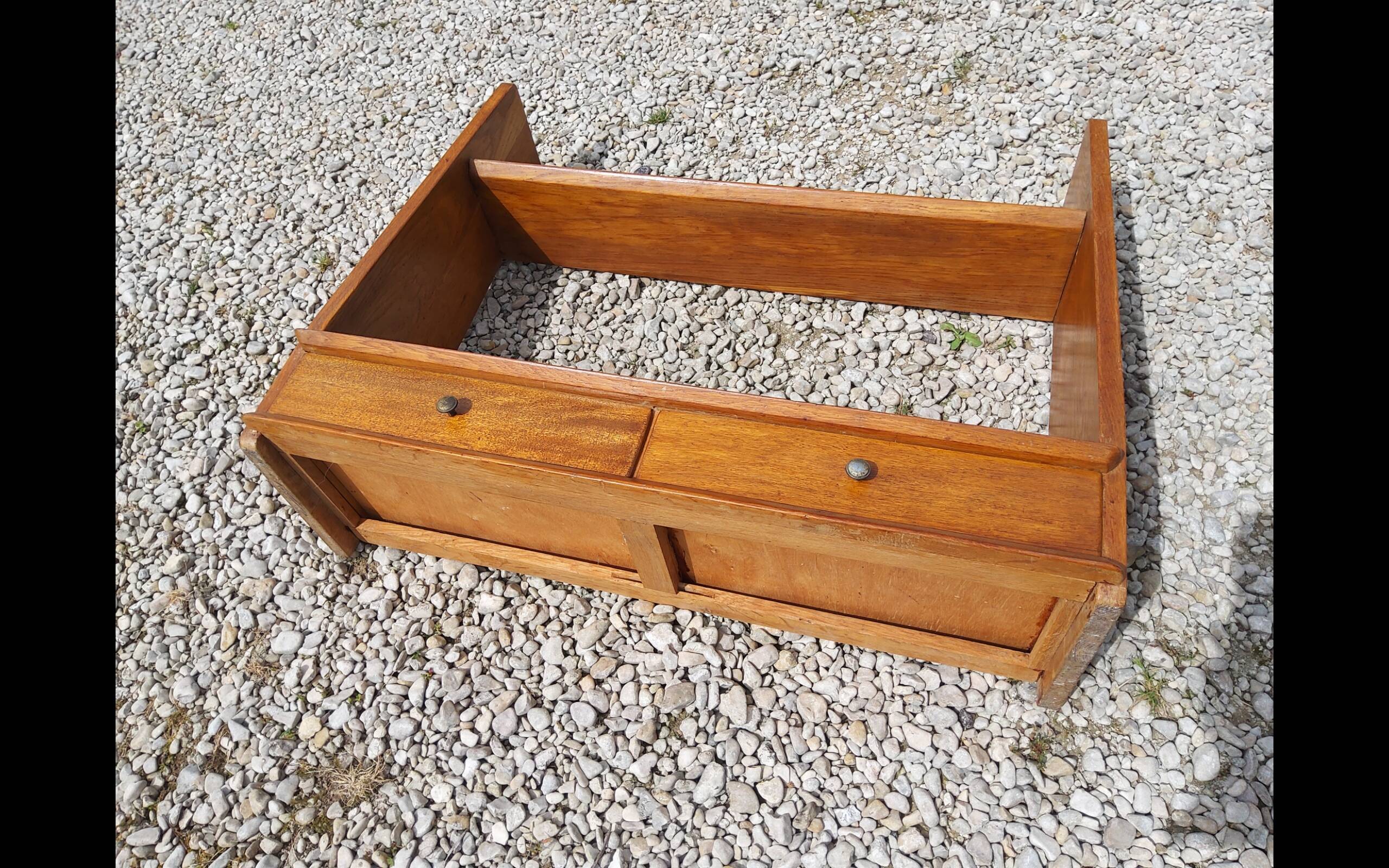 Marcel Gascoin shelf