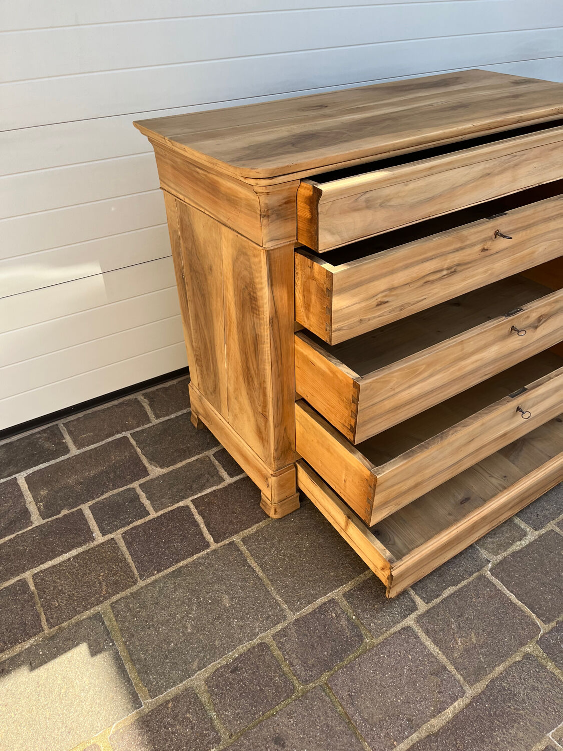 Commode parisienne