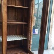 Display cabinet with 2 doors in walnut with bevelled glass from the 19th century.
