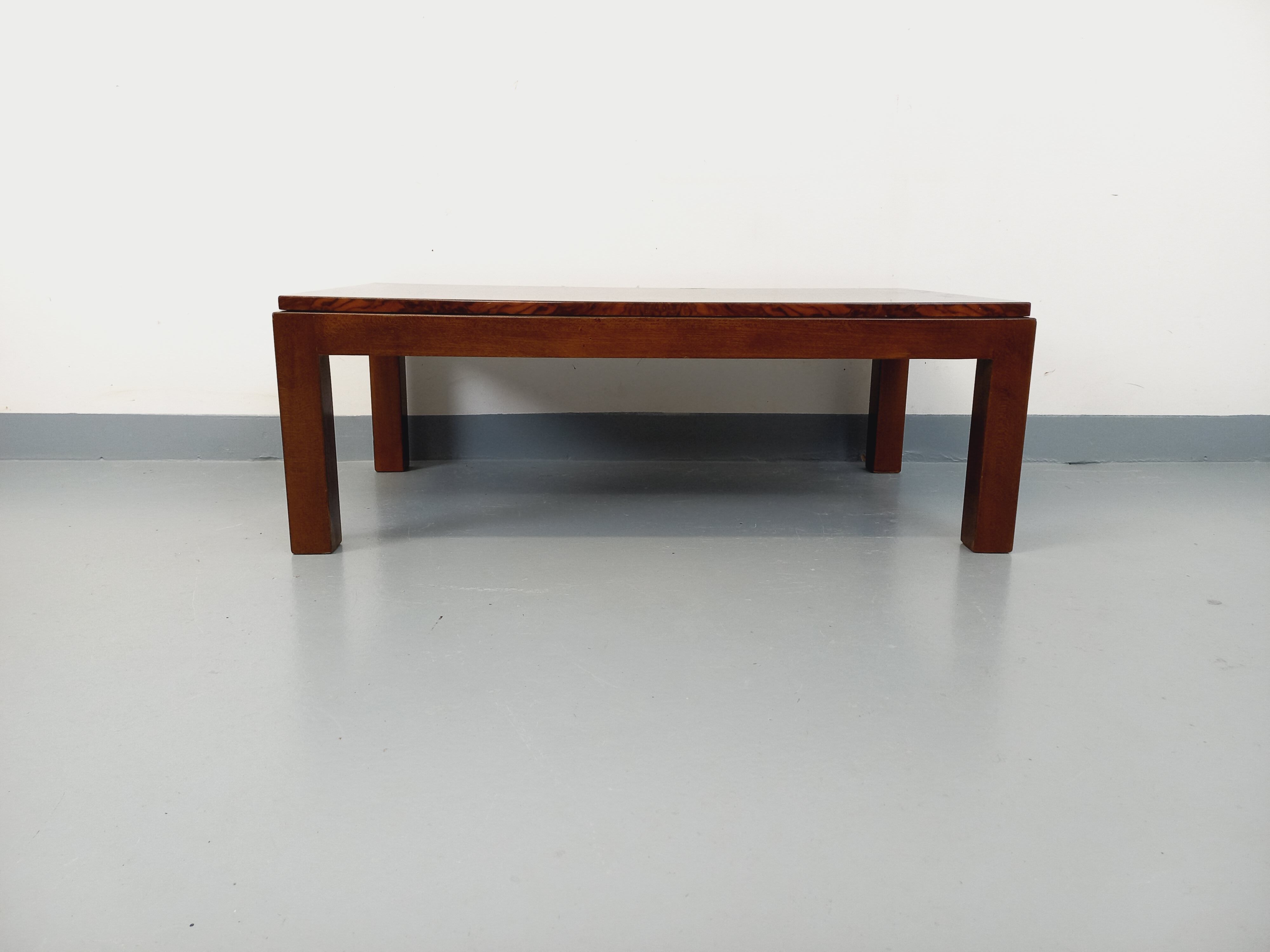 Table basse rectangulaire vintage en orme et loupe d’orme des années 70