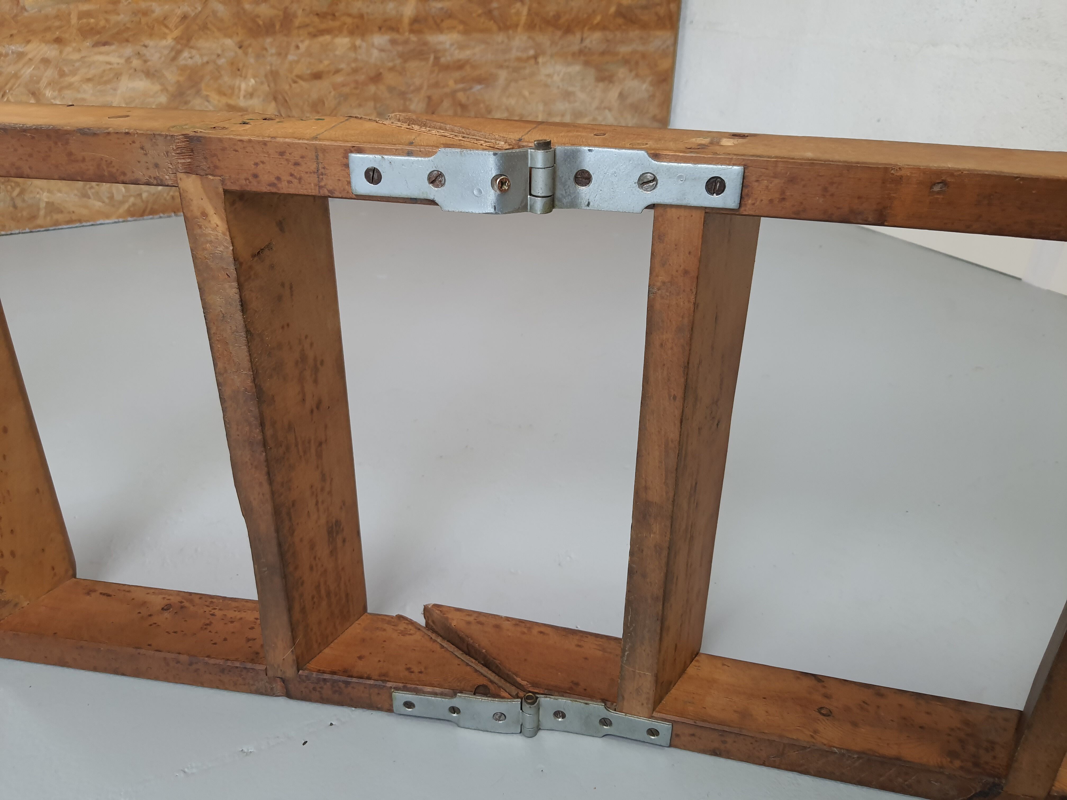 Retractable miller's ladder