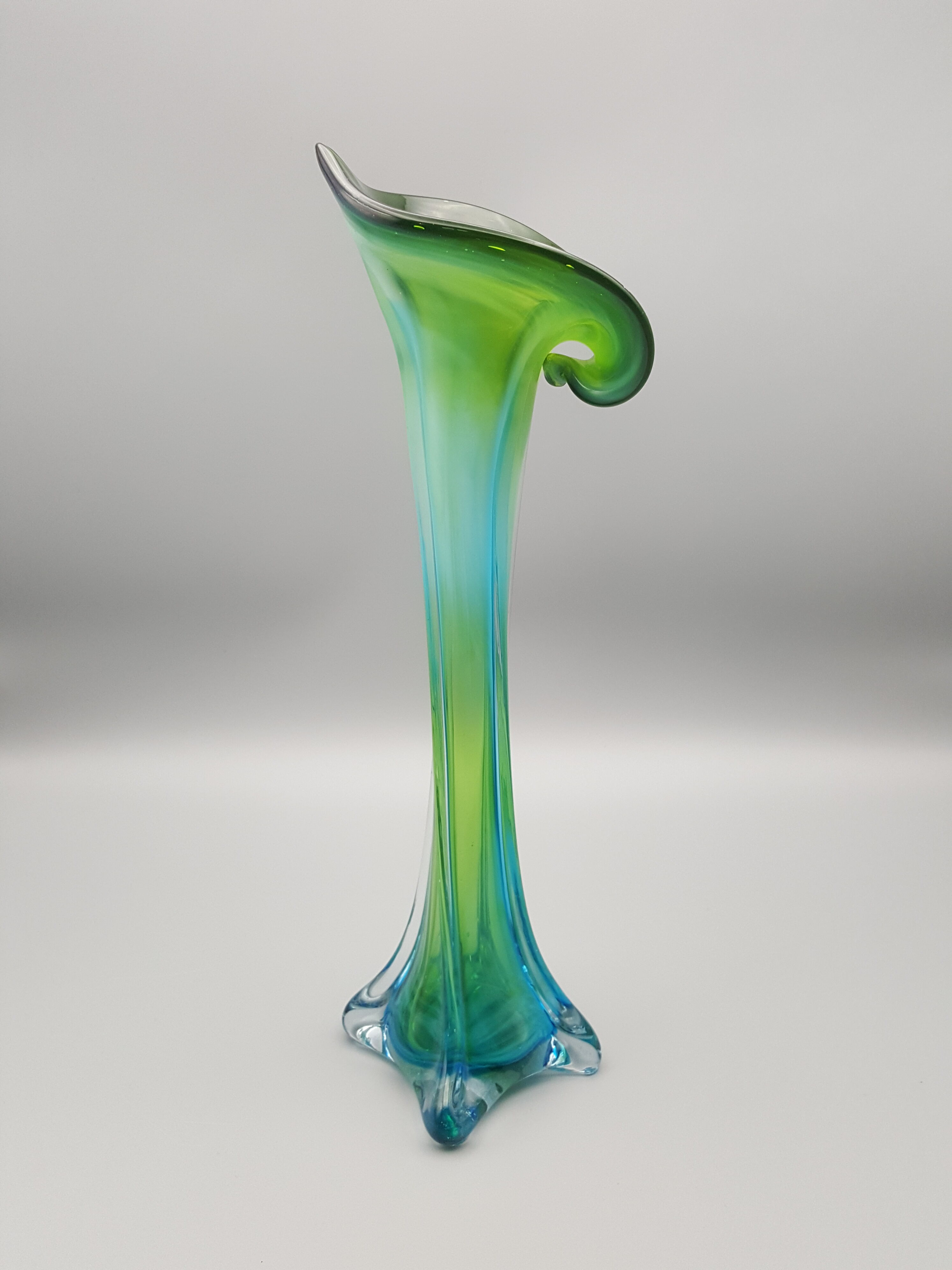 Paire de vases en verre soufflé soliflore vert et bleu