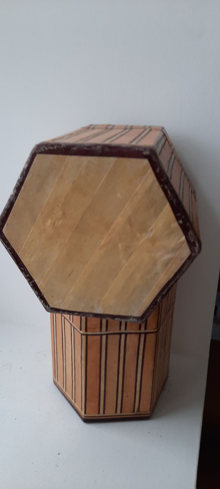 Cardboard nesting boxes and wooden strips