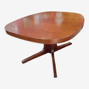 extendable oval table Scandinavian style