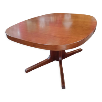 extendable oval table Scandinavian style