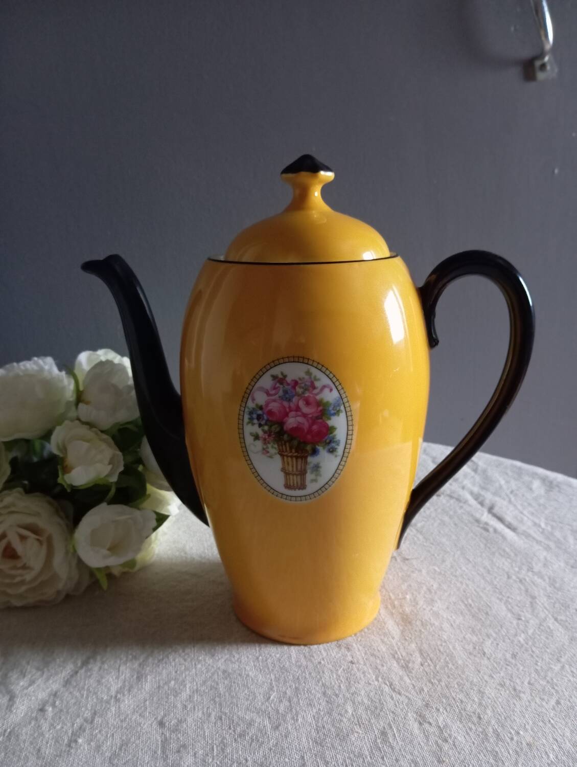 Yellow and black teapot, floral medallion, Deuschland porcelain, circa 1920